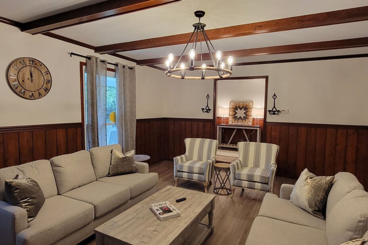 Smart TV, chimenea, futbolito y tenis de mesa 