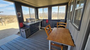 Outdoor dining - 40 Acres of Solitude: Relax&Explore Near Big Bend (Alpine)