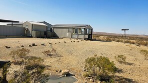 Exterior - Wanderlust & Desert Dust: 1B+1B Near Big Bend Park (Alpine)