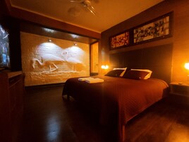 Cortinas blackout, tabla de planchar con plancha y wifi gratis 