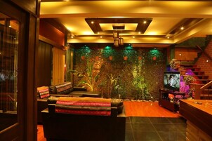 Televisión de pantalla plana, piso con calefacción