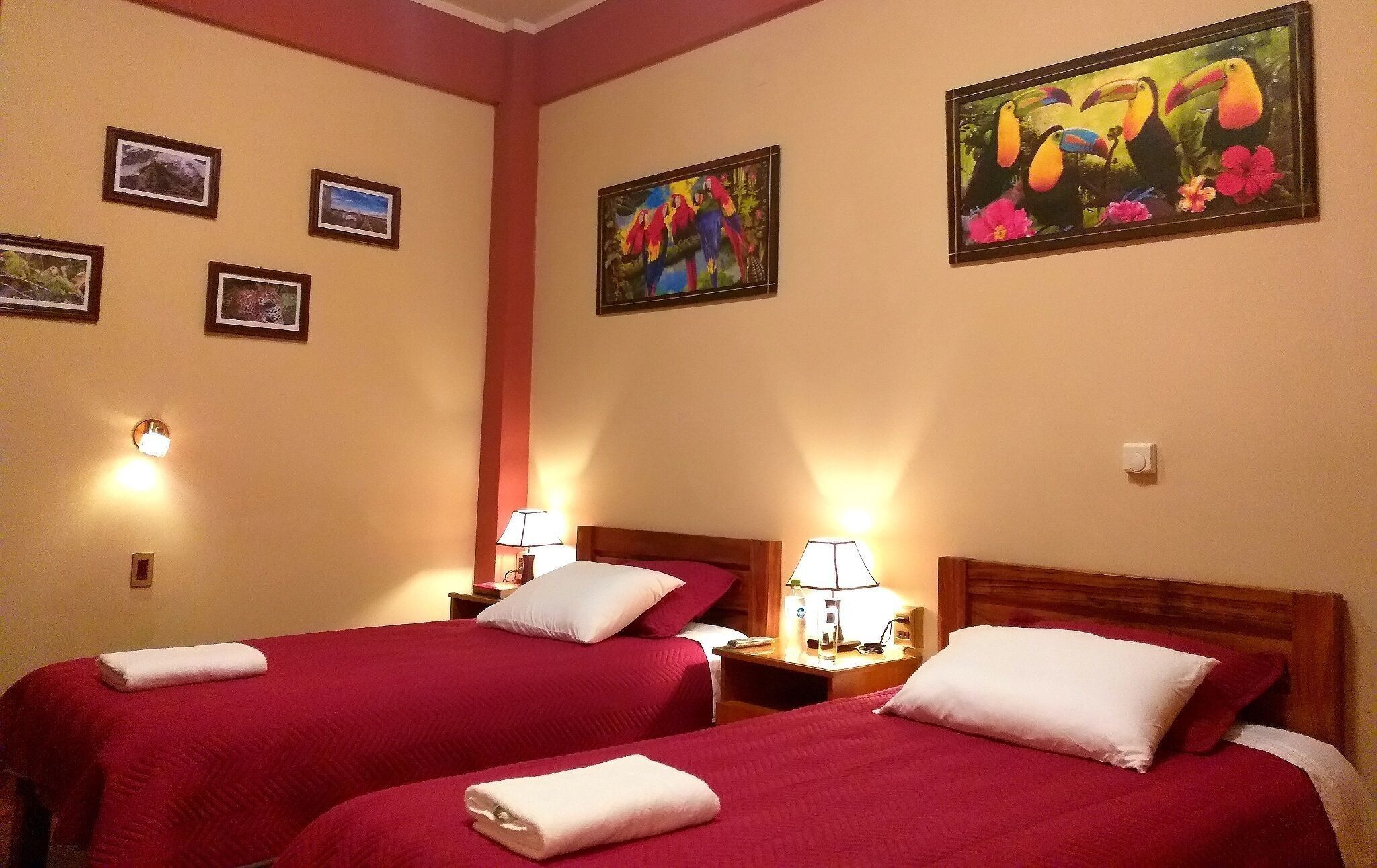 Cortinas blackout, tabla de planchar con plancha y wifi gratis 