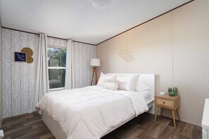 3 soverom, skrivebord, strykejern/-brett og wi-fi (inkludert)