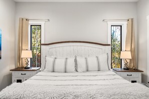 4 Schlafzimmer, Schreibtisch, Bügeleisen/Bügelbrett, Reisekinderbett