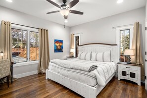 4 bedrooms, desk, iron/ironing board, travel crib