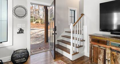 4BR New Mountain-top Pisgah Home, 2 mi from Brevard