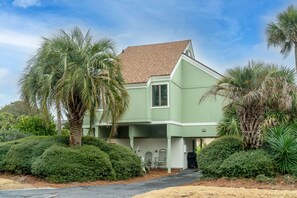 Exterior - Cottage w/ Golf Views! Close to Beach, Neighborhood Pool! Amenity access available for purchase! (Seabrook Island)
