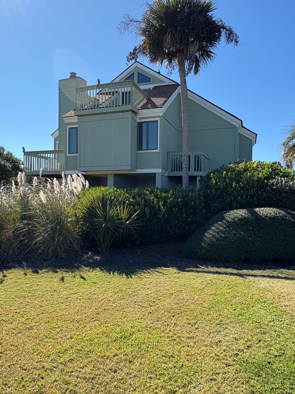 Exterior - Cottage w/ Golf Views! Close to Beach, Neighborhood Pool! Amenity Cards Available! (Seabrook Island)