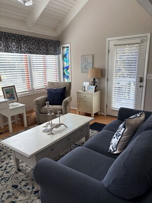 TV - Cottage w/ Golf Views! Close to Beach, Neighborhood Pool! Amenity Cards Available! (Seabrook Island)