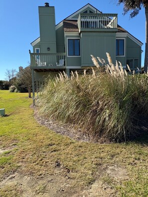Property grounds - Cottage w/ Golf Views! Close to Beach, Neighborhood Pool! Amenity Cards Available! (Seabrook Island)