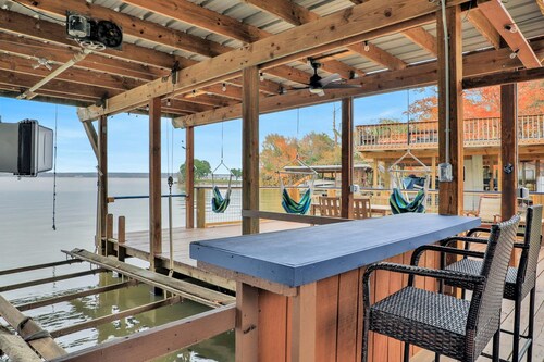 No Wake Zone: Lake Livingston Water Front Retreat