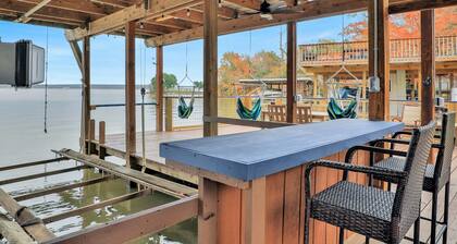 No Wake Zone: Lake Livingston Water Front Retreat