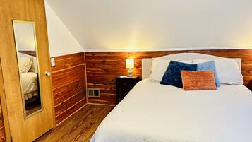 3 bedrooms, desk, iron/ironing board, free WiFi