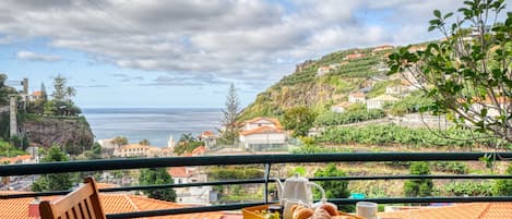 تناول الطعام بالخارج