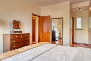 2 habitaciones, tabla de planchar con plancha y wifi gratis 