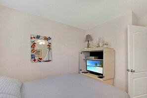 2 bedrooms, iron/ironing board, free WiFi, bed sheets - Gritz Carlton (B) - cozy two bedroom duplex within walking distance to beach (Jekyll Island)