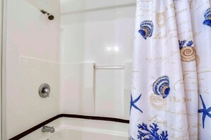 Hair dryer, towels - Gritz Carlton (B) - cozy two bedroom duplex within walking distance to beach (Jekyll Island)