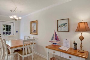 Dining - Gritz Carlton (B) - cozy two bedroom duplex within walking distance to beach (Jekyll Island)