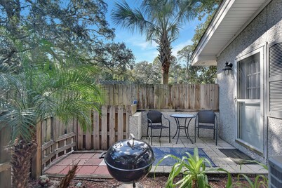 Pine Grove: 1 BR, 1 BA Duplex in Jekyll Island, Sleeps 4