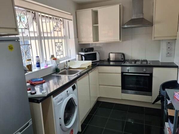 Fridge, microwave, oven, coffee/tea maker