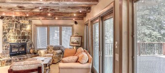 Charming 3-bedroom chalet right off the ski slopes!