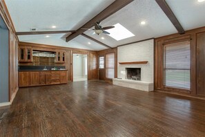 Interior - 2-Acres 5-bed 3-bath home with pool, work shed, pasture for horses (Allen)