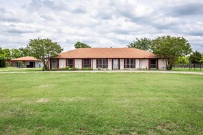 Exterior - 2-Acres 5-bed 3-bath home with pool, work shed, pasture for horses (Allen)