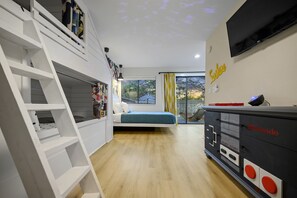 3 bedrooms, iron/ironing board, travel cot, free WiFi