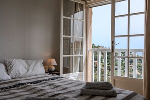 2 chambres, fer et planche à repasser, Wi-Fi gratuit, draps fournis