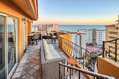 Casa de Bella Paz, Peaceful 3 Bedroom Oceanview Penthouse at Bella Sirena