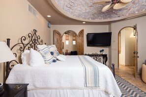 3 habitaciones, escritorio, tabla de planchar con plancha y wifi gratis 