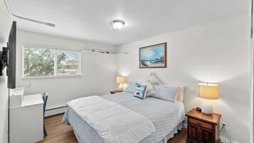 2 bedrooms, iron/ironing board, free WiFi, bed sheets