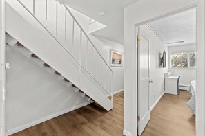 2 makuuhuonetta, silitysrauta/-lauta, ilmainen Wi-Fi, vuodevaatteet