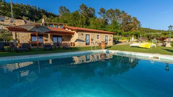 Piscine extérieure, piscine chauffée