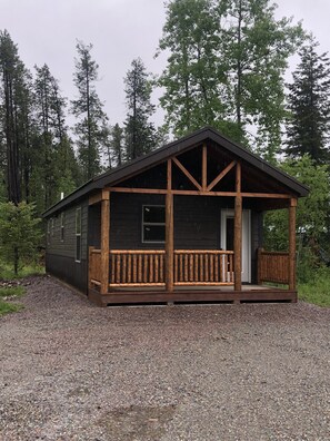 Exterior - Marmot Cabin - Amish Cabin 5 Miles from Glacier (Coram)
