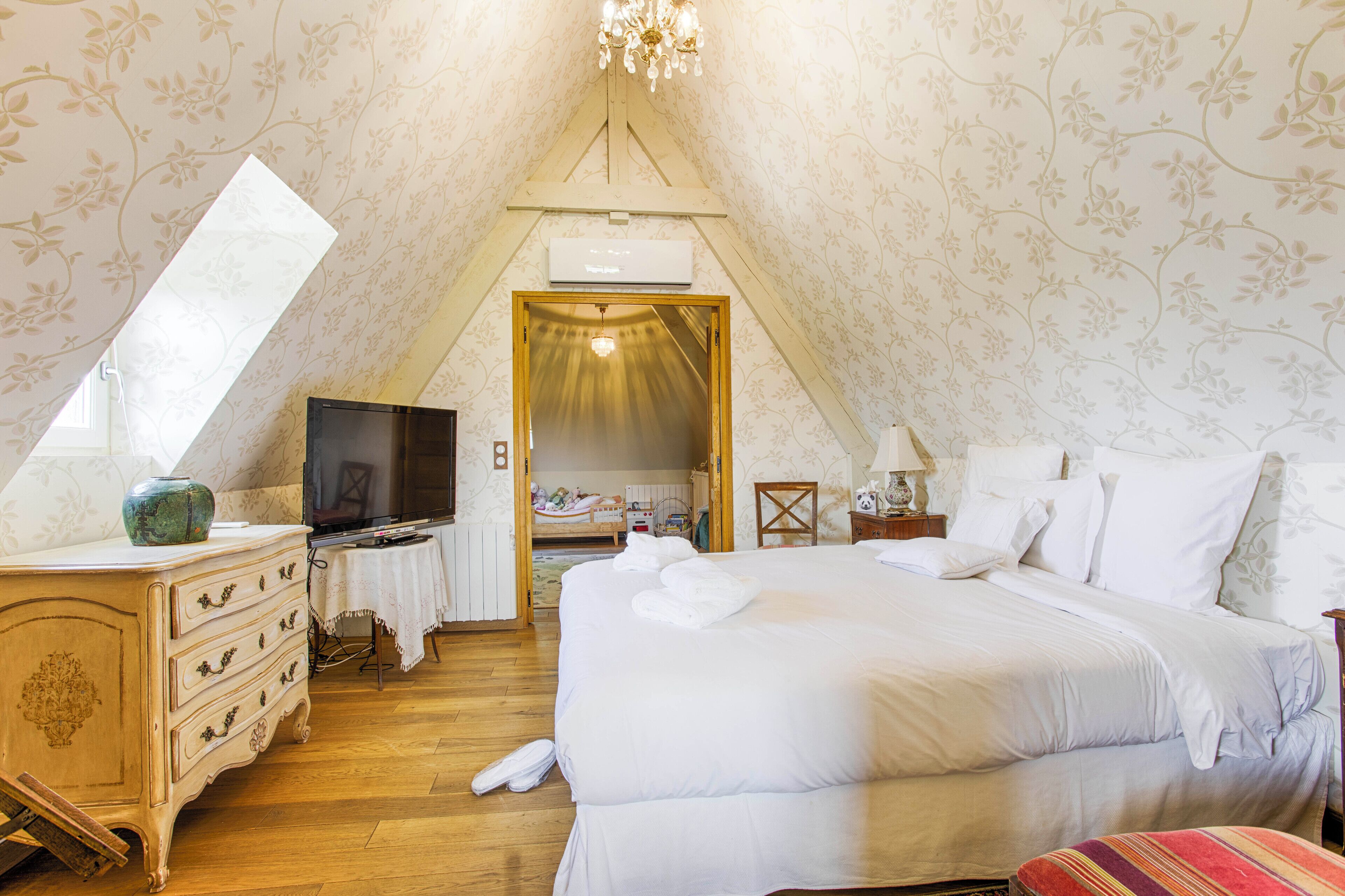6 chambres, fer et planche à repasser, lit parapluie, Wi-Fi gratuit