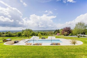 Outdoor pool, a heated pool - La Mamana - Deauville charming house, 5mn from Deauville center- Swimming pool-Tennis (Bonneville-sur-Touques)