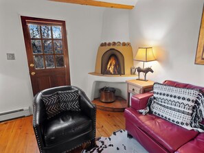 Flat-screen TV, fireplace