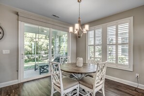 Dining - Amazing North Myrtle Beach House on a Golf Course (North Myrtle Beach)