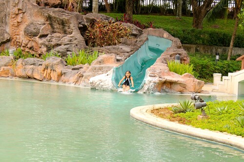 Entire House in Safe & Peaceful, Gated, Golf Community with 2 Swimming Pools.