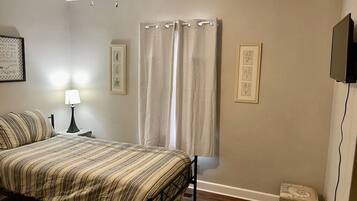 3 Schlafzimmer, Schreibtisch, Bügeleisen/Bügelbrett, Reisekinderbett