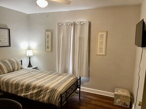 3 bedrooms, desk, iron/ironing board, travel crib