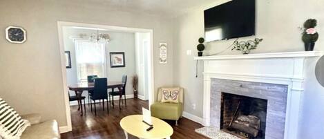 Smart-tv en een open haard