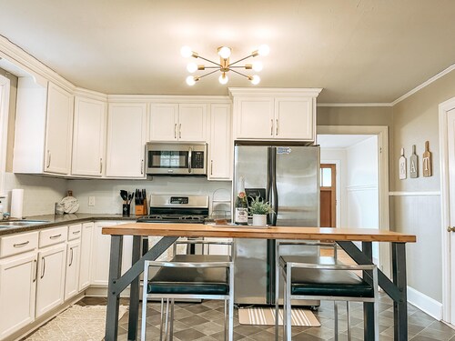 The Callaway Cottage- HOME AWAY FROM HOME!