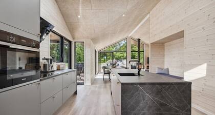 Nice home in Tarm with WiFi