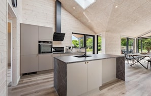 Fridge, dishwasher, coffee/tea maker