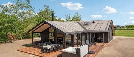 تناول الطعام بالخارج