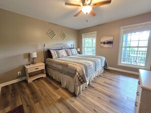 5 bedrooms, iron/ironing board, free WiFi, bed sheets