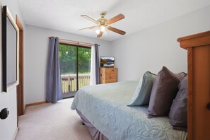 5 bedrooms, free WiFi, bed sheets