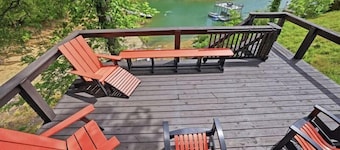 20% OFF Dock, Pavilion, Hot Tub, Kayaks, Lakefront- Blue Heron Landing